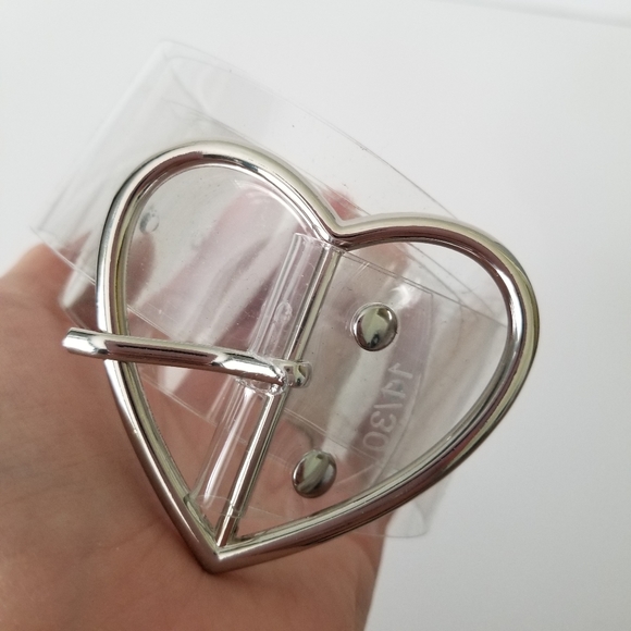 🚫SOLD🚫Clear Acrylic Heart Buckle Belt - Picture 4 of 6